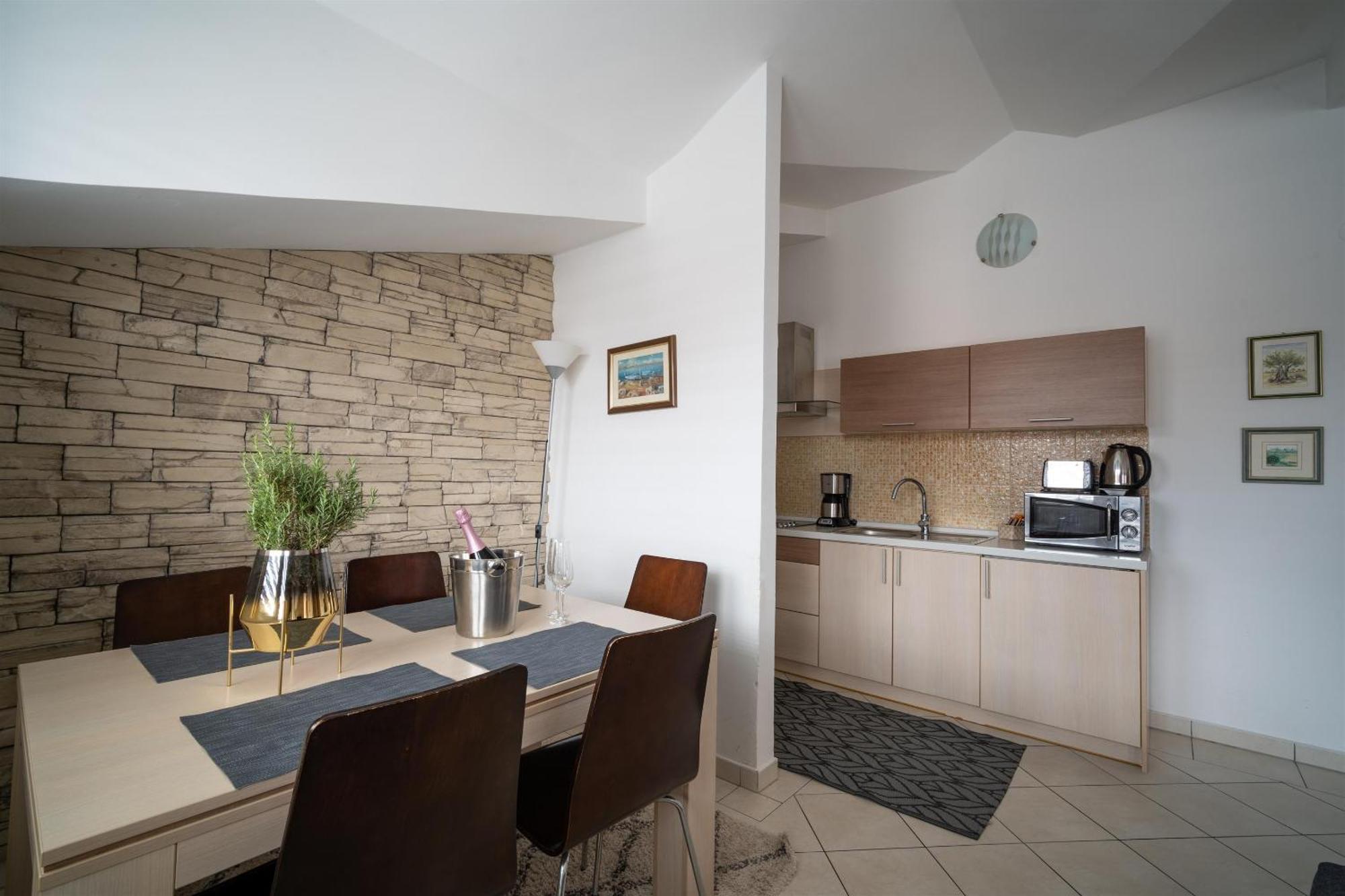 Apartments Valbruna Ровінь Екстер'єр фото