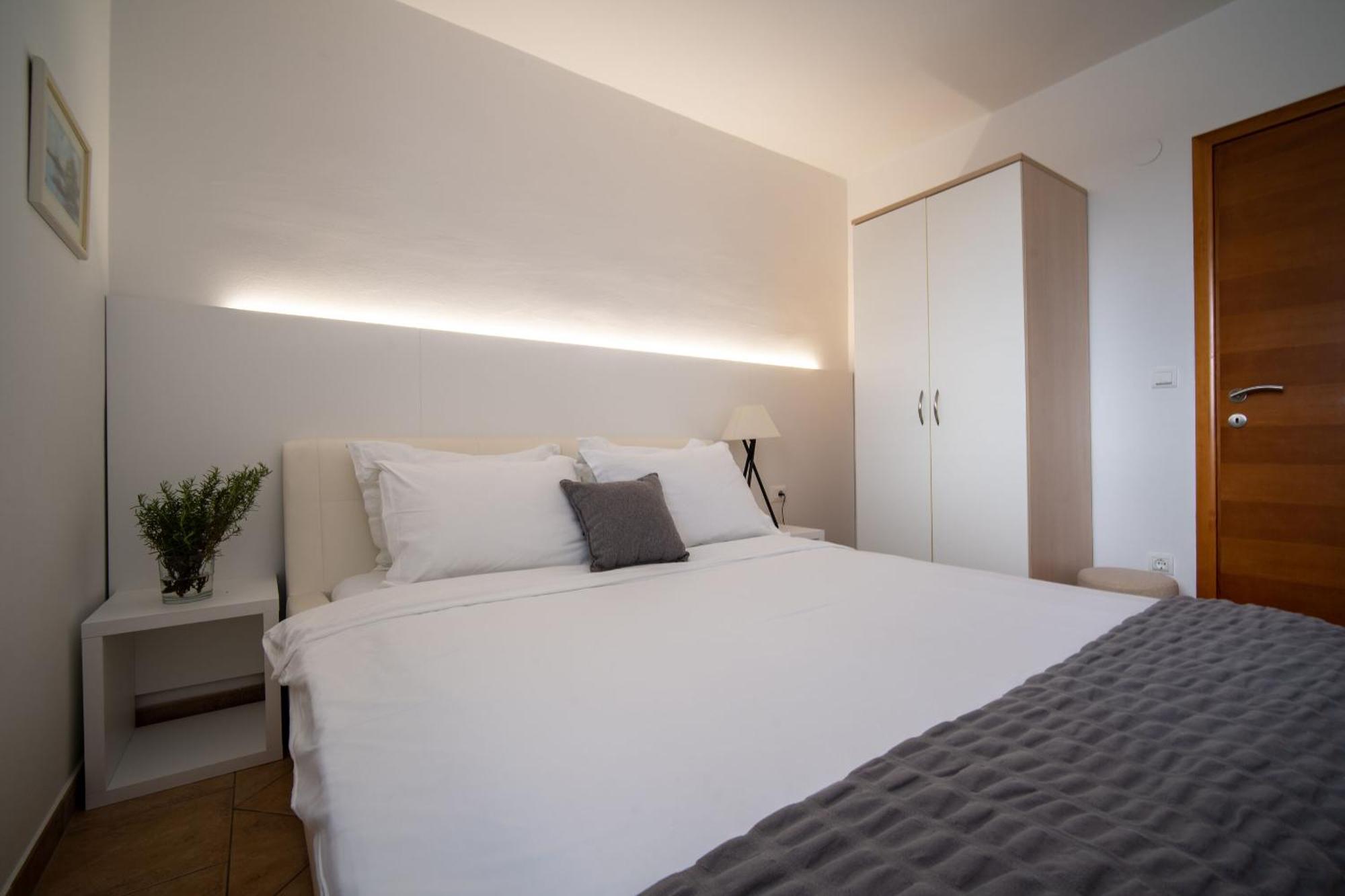 Apartments Valbruna Ровінь Екстер'єр фото