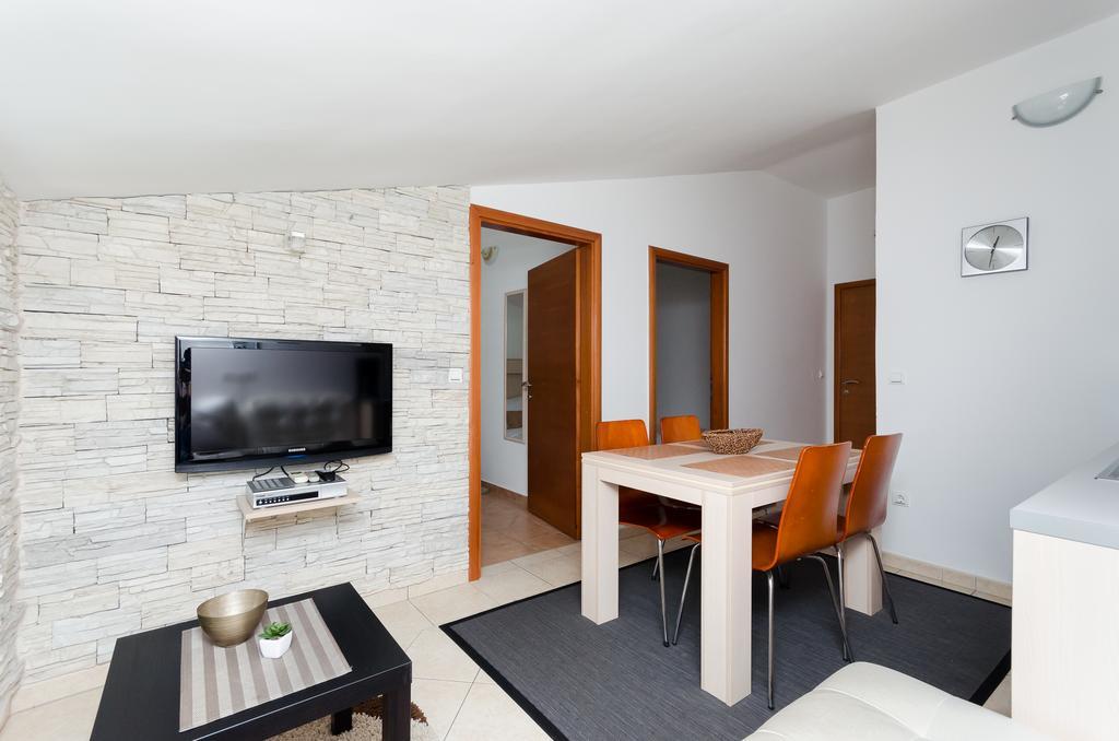 Apartments Valbruna Ровінь Екстер'єр фото