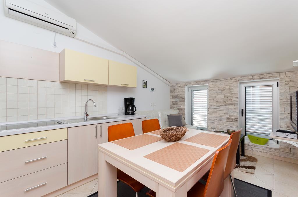 Apartments Valbruna Ровінь Екстер'єр фото